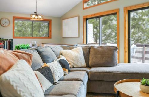 Basye Ski Chalet | Game Room Fire Pit Hot Tub Grill Close to Bryce