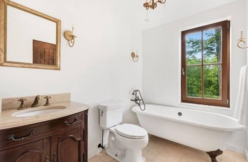 Garrison House | Garrison Castle Retreat 5B/4B Fireplace Pond Hike