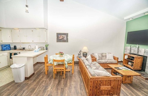 Mendon Condo | Gateway Condo Unit 25 - 12 to 15 minute drive to Killington Mountain