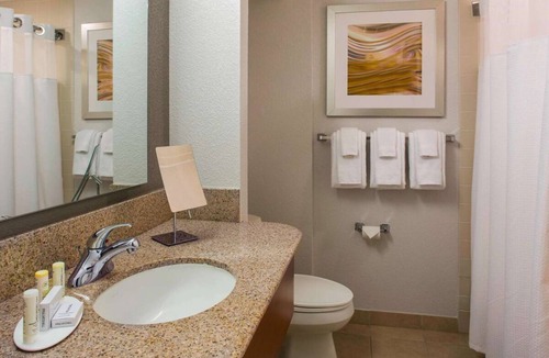 South Lowell Hotel | Get Ready for a Blissful Getaway! 3 Comfortable Units, Near Micozzi Beach