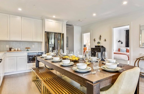 Jamaica Plain Apartment | Glamorous Treetop Escape | near T