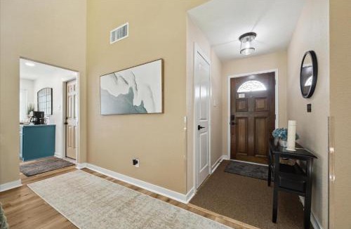 Clear Lake Villa | Gmas House 3 BR 2 BA House with fully Fenced Backyard