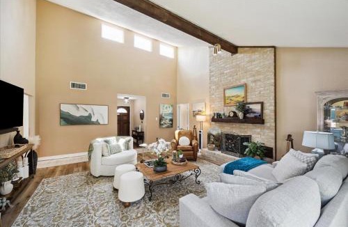 Clear Lake Villa | Gmas House 3 BR 2 BA House with fully Fenced Backyard