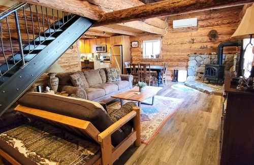 Mazama Cabin | Goat Wall Cabin: log cabin retreat on the meadow
