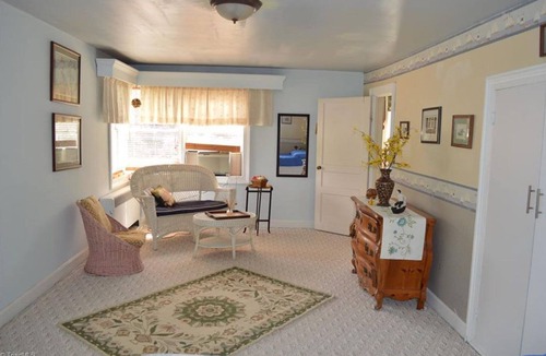 Mount Airy House | Golf course vews, pond and a relaxing yard for your family