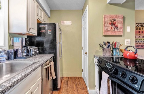 West Hartford Condo | Golf, Lake Pinneo & The Club - Windsor Village 4A