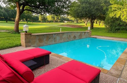April Sound House | Golfers' Paradise 3BR Single House with Private Pool & Golf Course View- Man Gated, Marina in Lake Conroe, Tennis courts & Gym Access