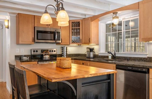 York Harbor House | Good Tidings, Stay for 8!