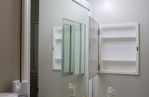 Western Branch North Apartment | GORGEOUS 1 BEDROOM WITH FREE WIFI & STREET PARKING