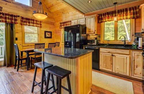 Intervale Cabin | Gorgeous 4BR Log Home Near Storyland & N. Conway. AC, Large Deck, Dog friendly