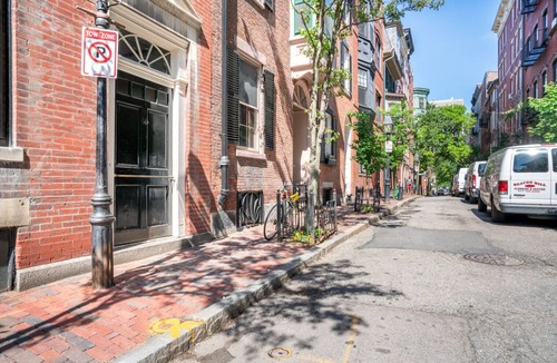 Beacon Hill Apartment | Gorgeous Beacon Hill 1BR near MA State House