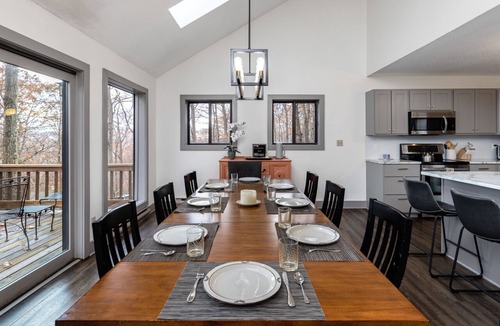 Pedlars Edge House | Gorgeous, spacious 4 bedroom home in Wintergreen Resort
