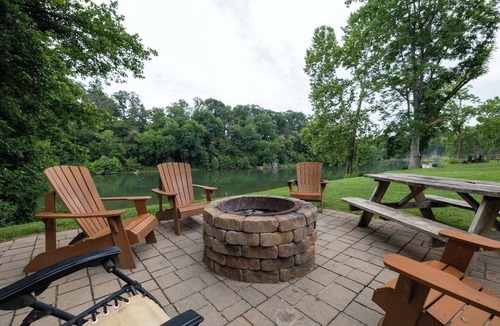 Elkton House | Gorgeous & Updated Riverfront home Sandy beach by River Fire Pit Hot Tub Fishing Kayaks