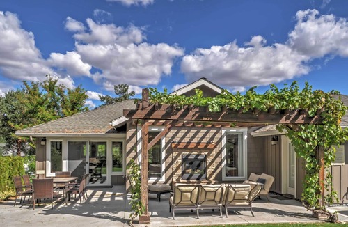 Wapato Point House | Gorgeous Wapato Point Lakehouse w/Private Hot Tub