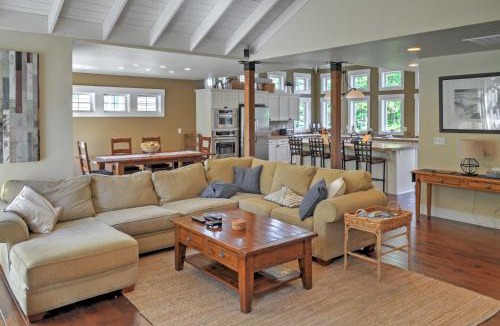 Wapato Point House | Gorgeous Wapato Point Lakehouse with Private Hot Tub