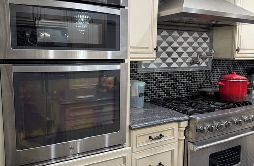 South Valley Stream House | Gourmet Kitchen CookUp Memories/Entire home in Valley Stream