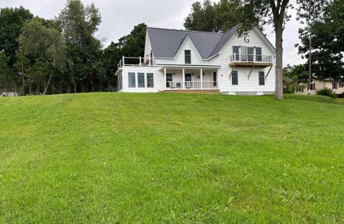 Newport House | Gray's Manor - Lake Memphremagog