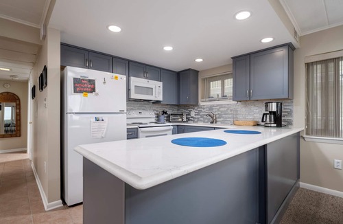 Midtown Ocean City Condo | Great bayfront location that is steps from the Convention Center