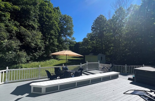 Windham House | GREAT FOR FAMILIES! 3 MINUTE WALK TO MAIN STREET & 1 MILE FROM WINDHAM SKI MT.