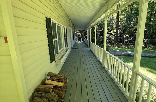 Windham House | GREAT FOR FAMILIES! 3 MINUTE WALK TO MAIN STREET & 1 MILE FROM WINDHAM SKI MT.