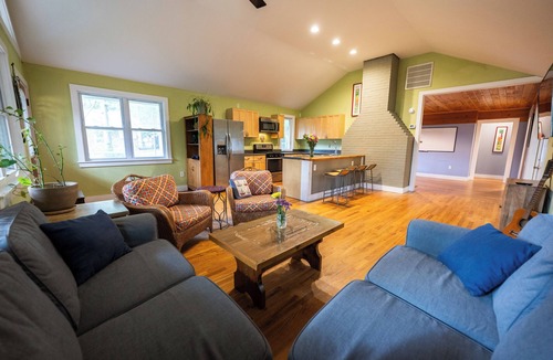 Black Mountain House | Great front porch! Walk to downtown.
