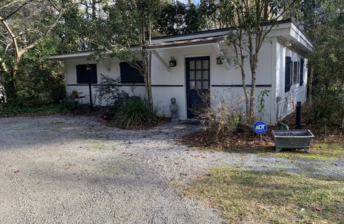 Summerville Historic District Cottage | Guest House at Shepard Park - Park setting on private grounds