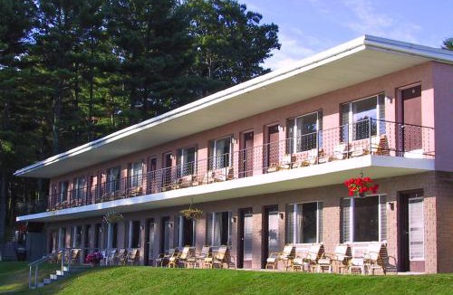 Weirs Beach Hotel | Half Moon Motel & Cottages
