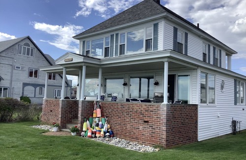 Hampton House | HAMPTON BEACH OCEANFRONT HOME SITUATED ON GREAT BOARS HEAD