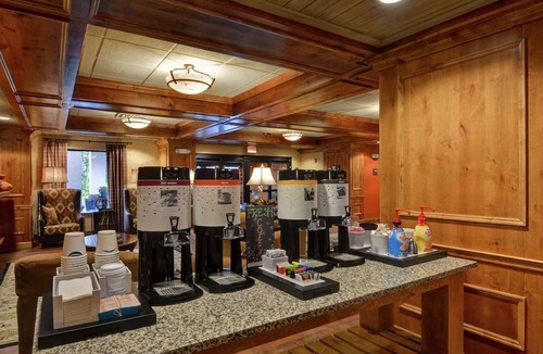 New Hartford Hotel | Hampton Inn and Suites New Hartford/Utica