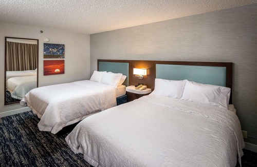 Commack Hotel | Hampton Inn Long Island/Commack