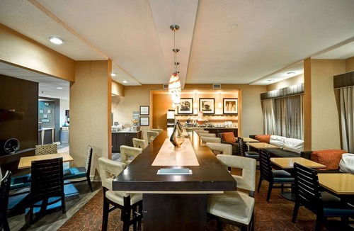 Kingmont Hotel | Hampton Inn Fairmont