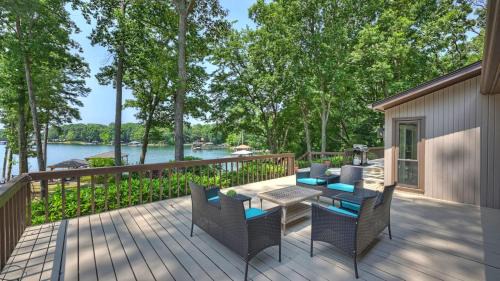 Mayhew House | Happy Place by AvantStay Firepit Ranch-Style