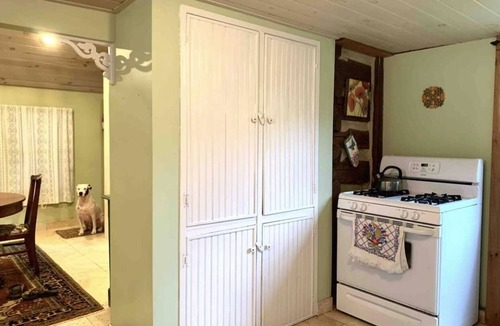 Spottswood Cabin | Happy Valley Log Cabin Farmhouse Shenandoah Valley