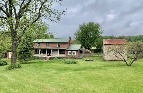 Spottswood Cabin | Happy Valley Log Cabin Farmhouse Shenandoah Valley
