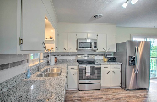 Cross Keys House | Harrisonburg Family Home w/Deck, 4 Mi to Downtown
