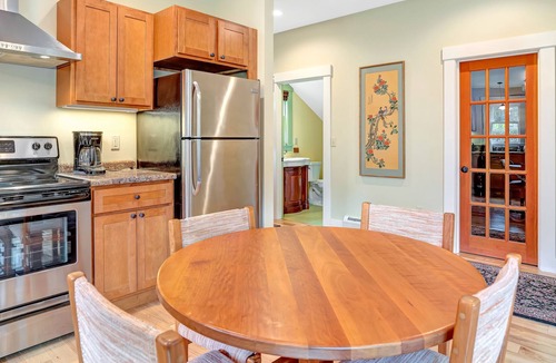 Hartland House | Hartland/Woodstock Hideaway with sunlit spaces, high ceilings & full kitchen