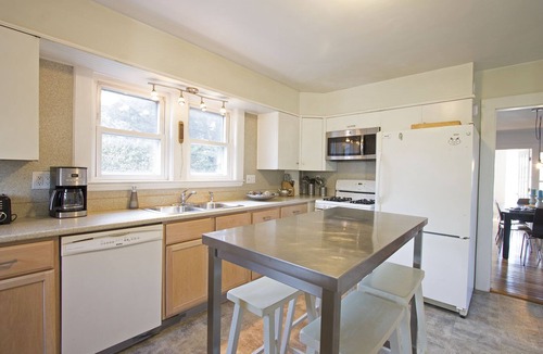 Gloucester House | Helena House: Close to Plum Cove Beach