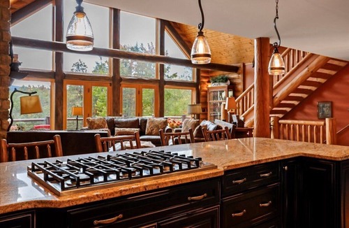 Bentonville Cabin | Hemlock Haven: Luxury Log Retreat w/Sauna, Saloon & Blue Ridge Views