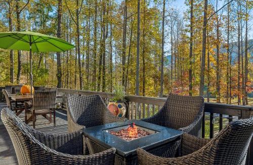 Great Cacapon House | Herons Rest - Riverfront, Fire Pit, All seasons Porch, Grill, Games, Fishing, Deck, Wifi, River view