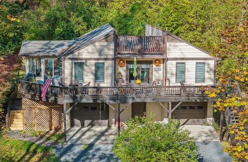 Great Cacapon House | Herons Rest - Riverfront, Fire Pit, All seasons Porch, Grill, Games, Fishing, Deck, Wifi, River view