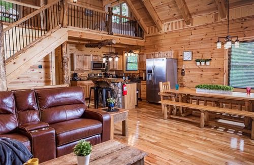 Creola Cabin | Hidden Creek Lodge by The Inn & Spa at Cedar Falls
