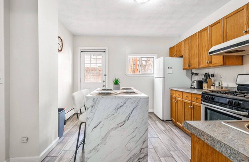 East Somerville House | Hidden Haven - Harvard, Assembly Row, Pool Table, Parking!