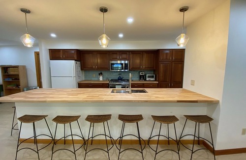 Lagoon Heights House | Hideaway At Meadow View Farm/Private Tennis Courts with Spacious Bedrooms