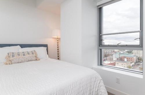 Central Square Apartment | High Rise Retreat w City Skyline Views Shared Gym
