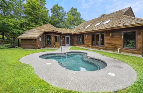 Central Vermont- Killington House | Highridge J3 Family-Friendly 2BR with Whirlpool Tub, Fireplace, and Sports Center