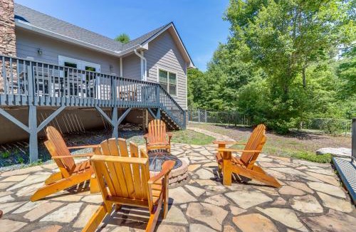 Tarheel House | Hike, Fish and Kayak Murphy Gem with Deck and Fire Pit