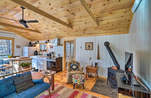 Williamsville Cabin | Hiking Trails On-Site: Cozy Falls Brook Cabin
