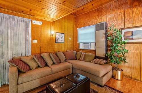 Waynesboro Cottage | Hill Top Retreat Cottage With Amazing Views