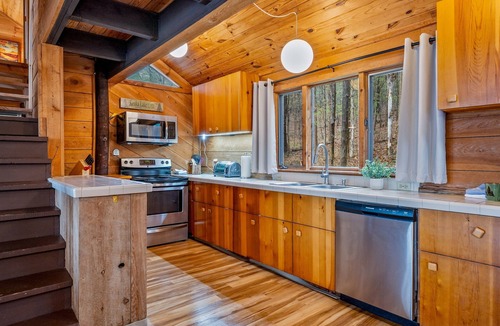 Keuka Park Cottage | Hillside Cabin | On Keuka Lake | FLX