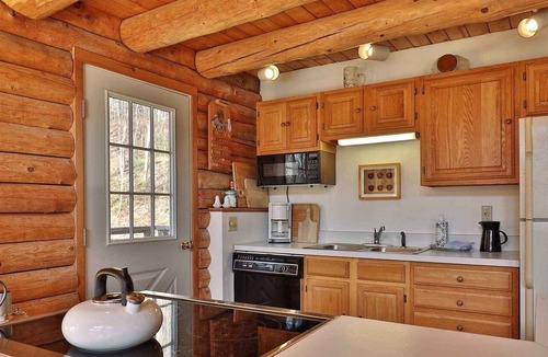 Stockbridge House | Hillside log home in Pittsfield 7 miles from Killington base and Pico ski areas